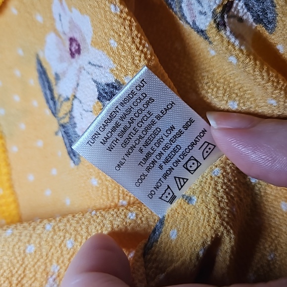 Almost Famous Yellow Floral Cinched Waist Dress – Size Medium (Juniors) - Picture 12 of 12